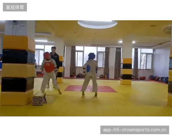 跆拳道的巅峰之术：双重击打直击KO对手的绝技揭秘